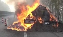 高速上吃瓜爷爷,吃瓜爷爷的意外走红